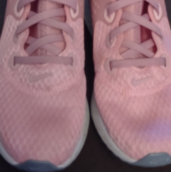 Women's Nike React like new - Picture 2 of 4